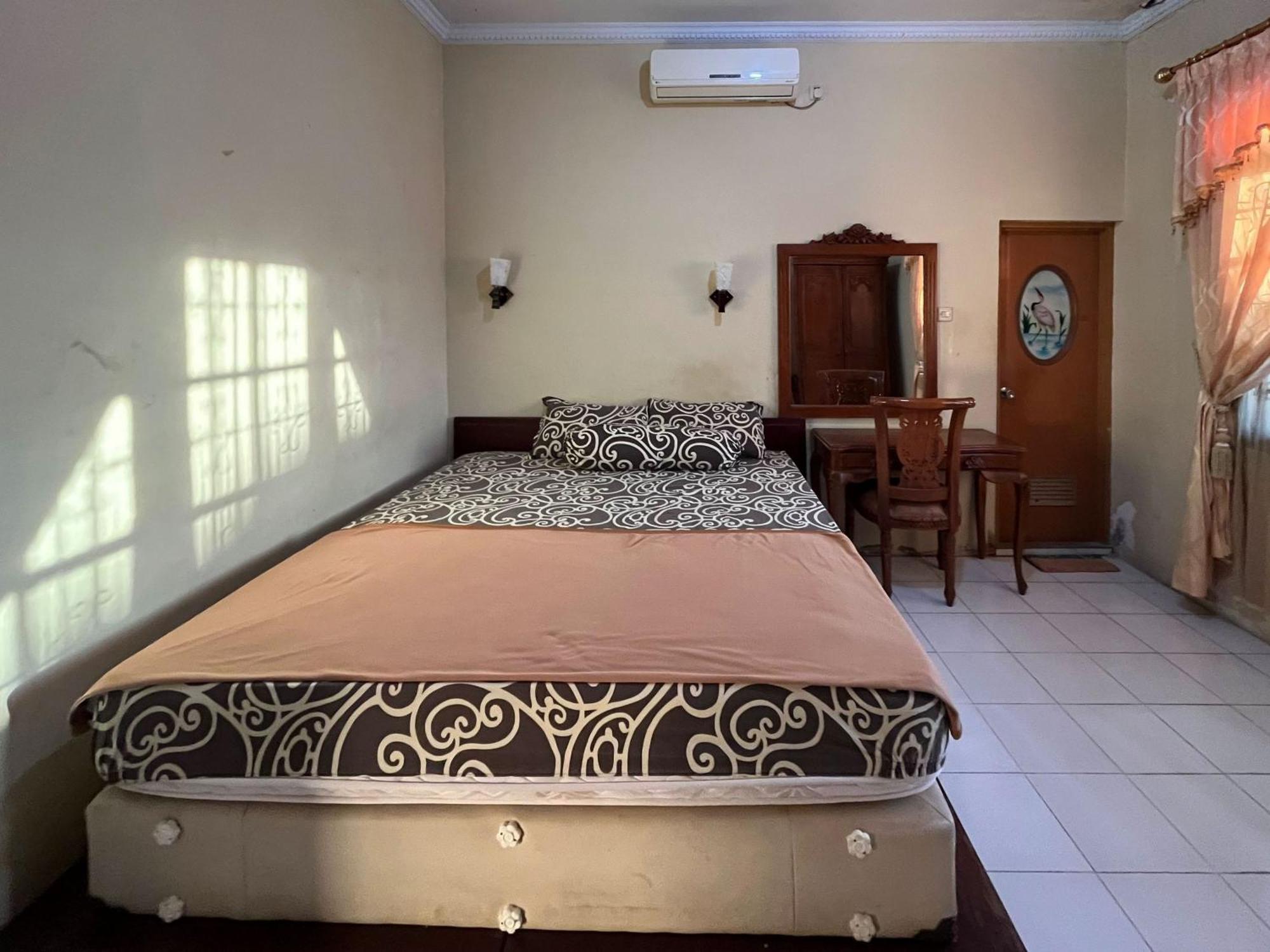 Reddoorz At Hotel Madani Syariah Lempuyangan Джокякарта Екстериор снимка