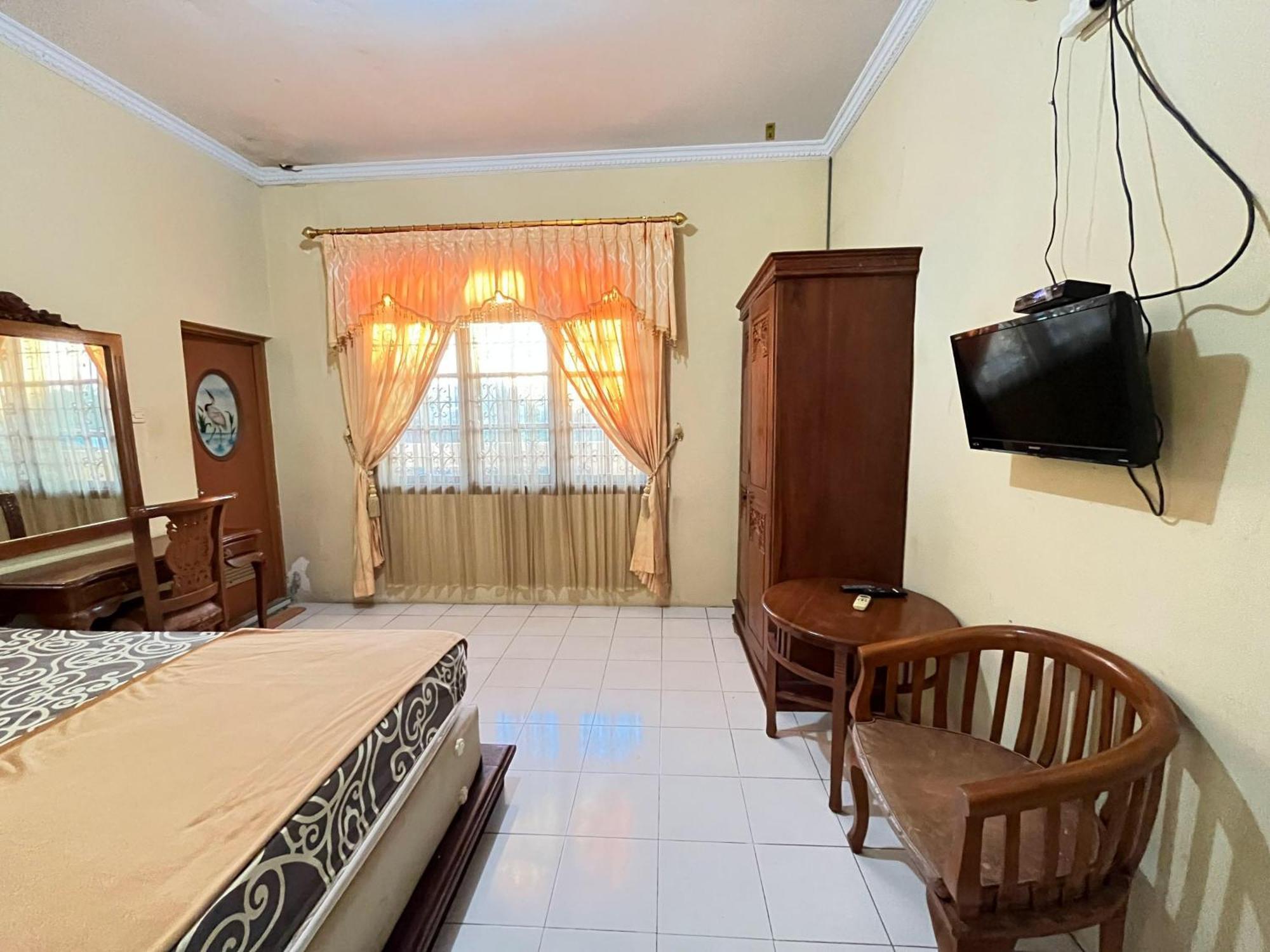 Reddoorz At Hotel Madani Syariah Lempuyangan Джокякарта Екстериор снимка