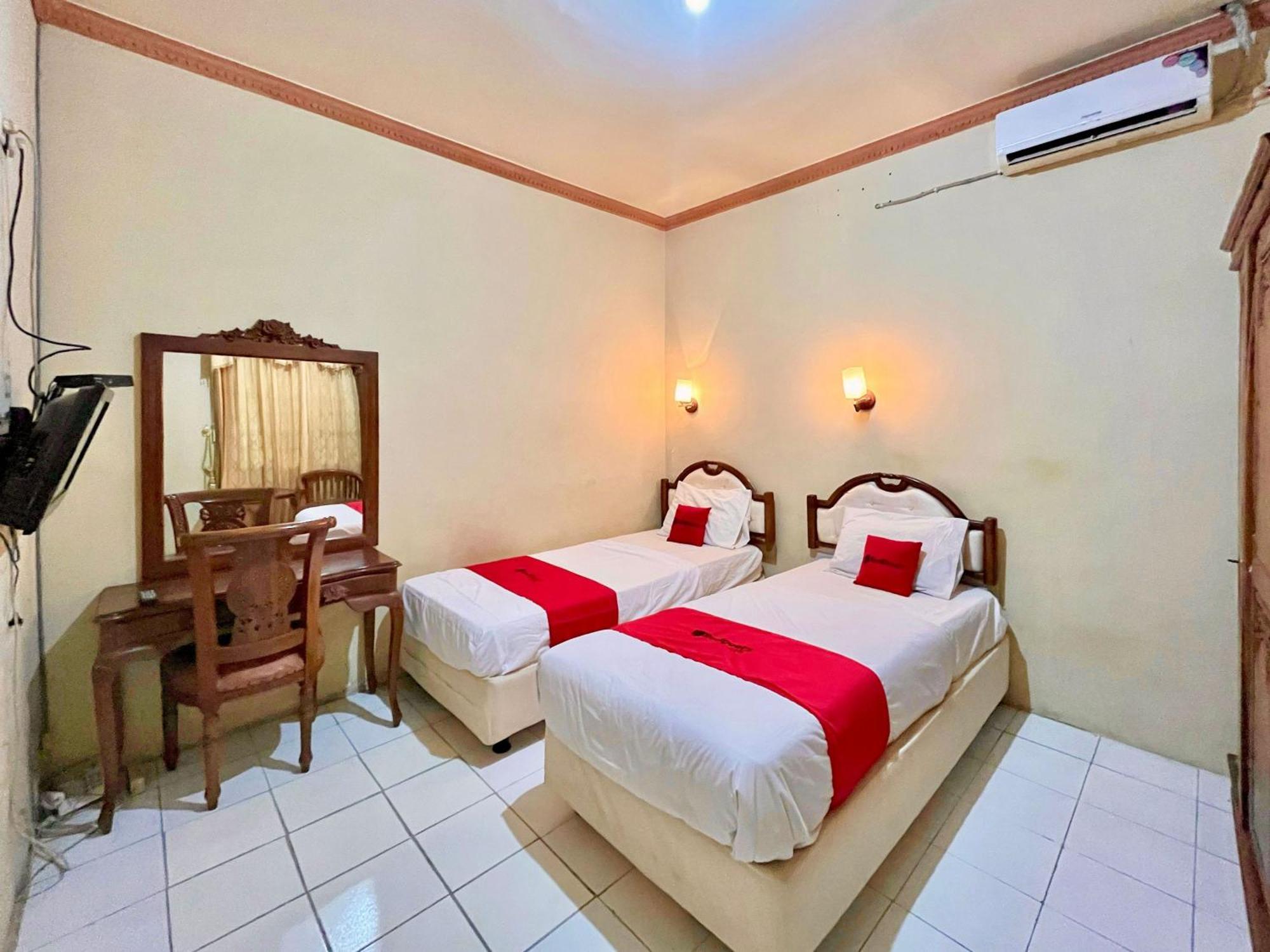 Reddoorz At Hotel Madani Syariah Lempuyangan Джокякарта Екстериор снимка